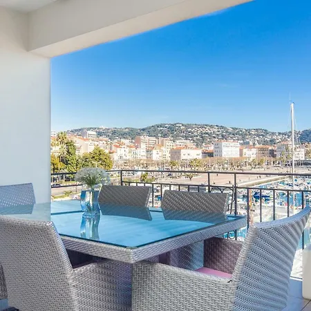 Cannes Vieux Port Extérieur photo